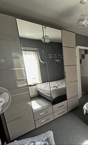 High gloss mirrored - gloss,